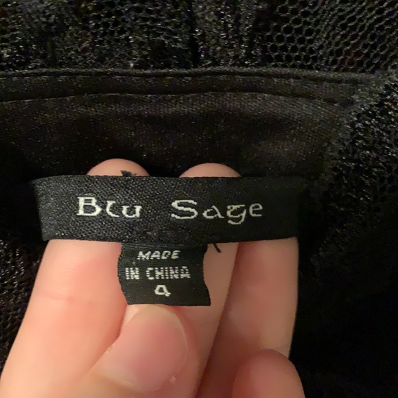 V-neck layered beaded lace black dress. - Picture 3 of 9